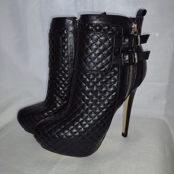 BRAND NEW Sophia & Lee quilted stiletto booties - Picture 3 of 12